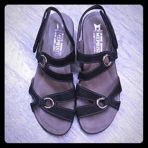 Black Mephisto parfolia sandal size 6